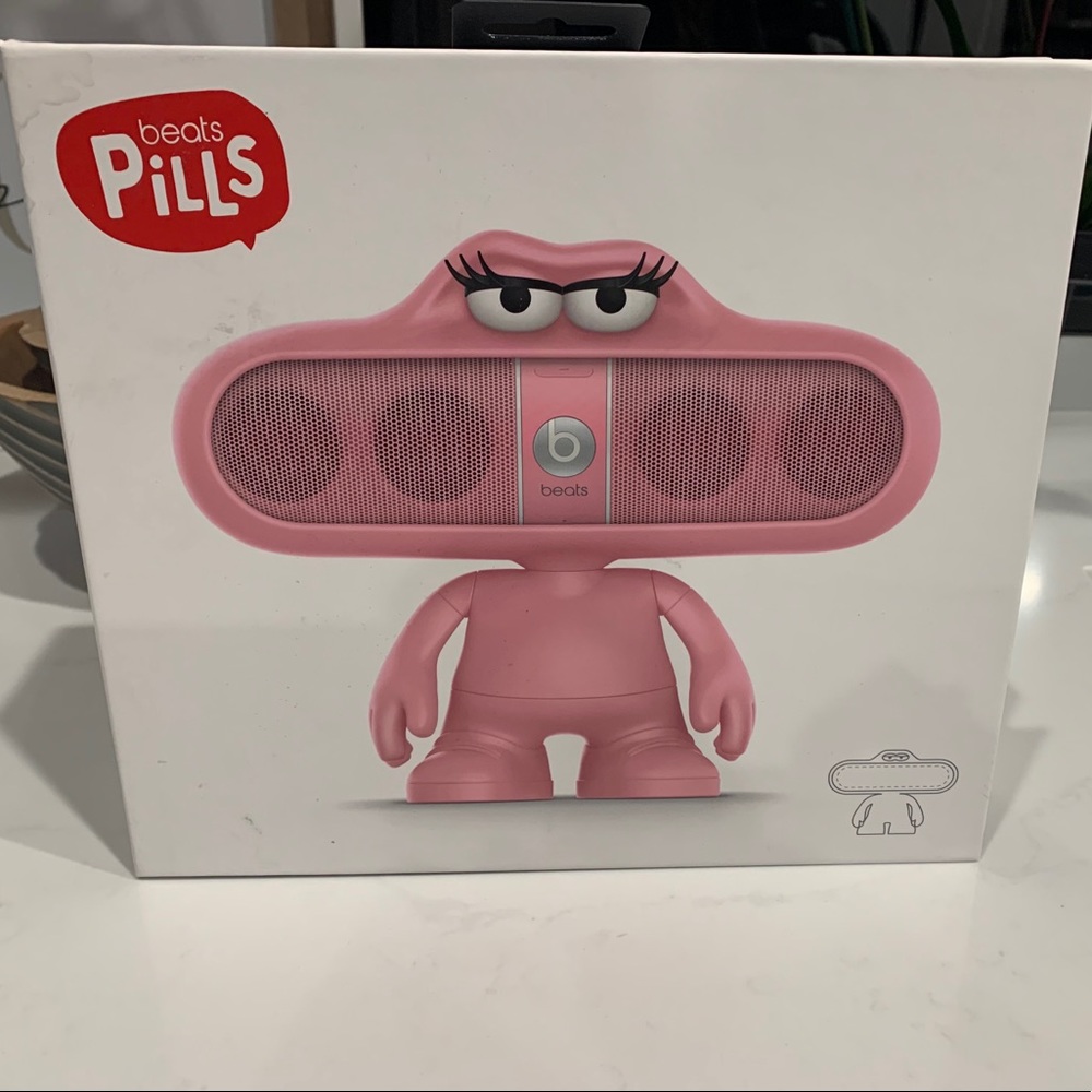 beats pill stand